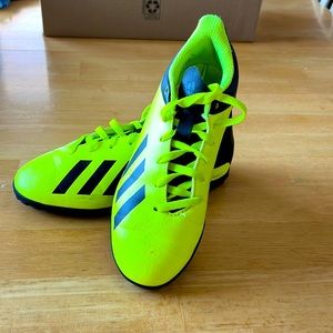 Adidas turf/indoor soccer shoe